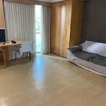 Flat Espaçoso Com Piscina Barra
