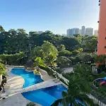 Flat Espaçoso Com Piscina Barra