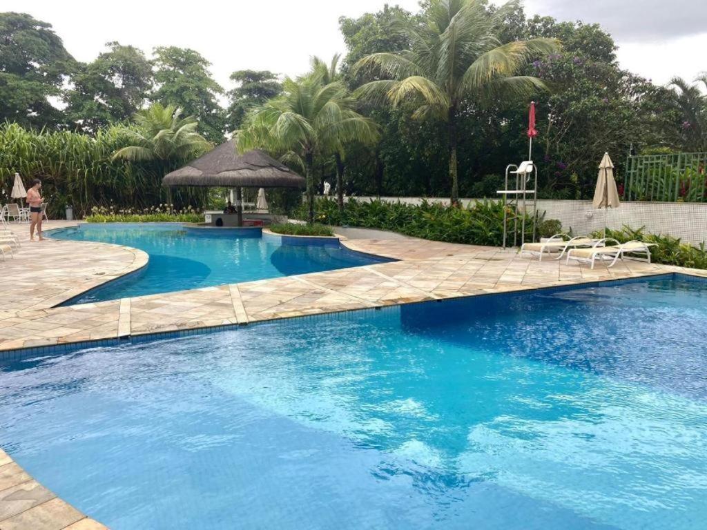 Flat Espacoso Com Piscina Barra Apartamento